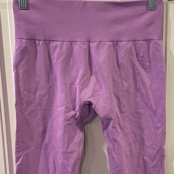 Medium, purple, seamless, squat proof leggings - Picture 2 of 2